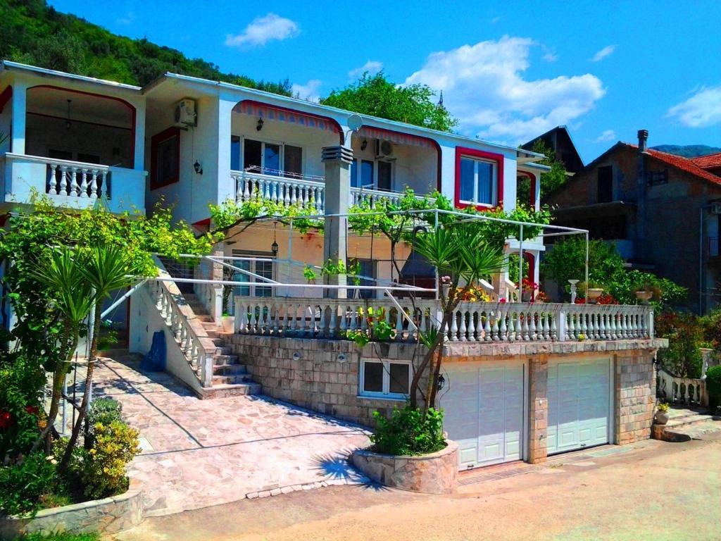 Villa Lastva Apartments Тиват Екстер'єр фото